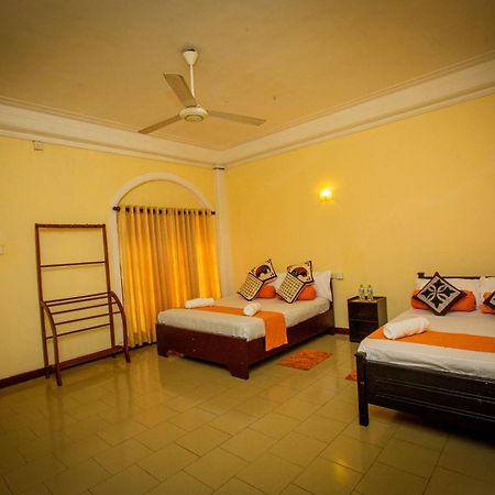 Sunbloom Inn Канді Екстер'єр фото