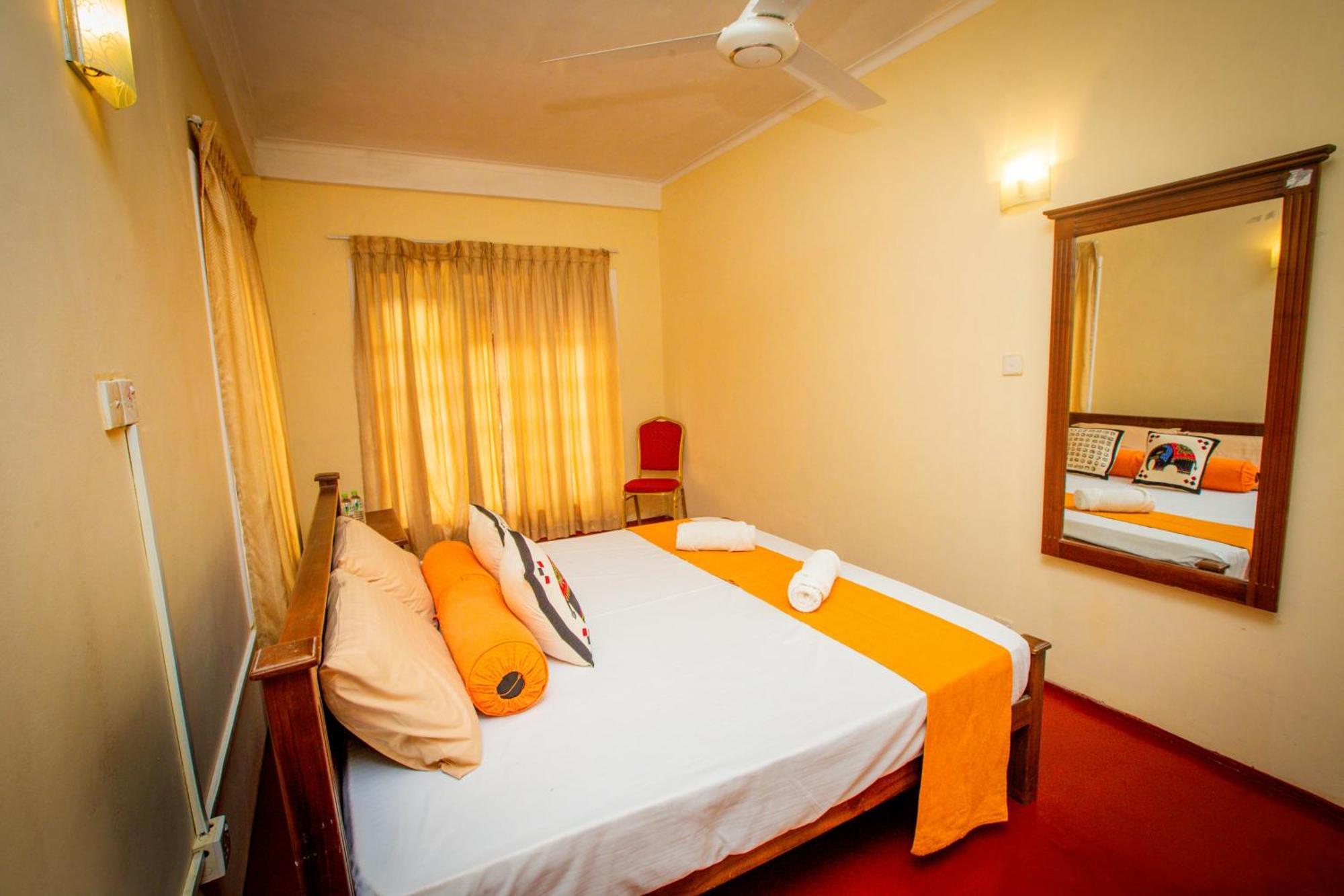 Sunbloom Inn Канді Екстер'єр фото