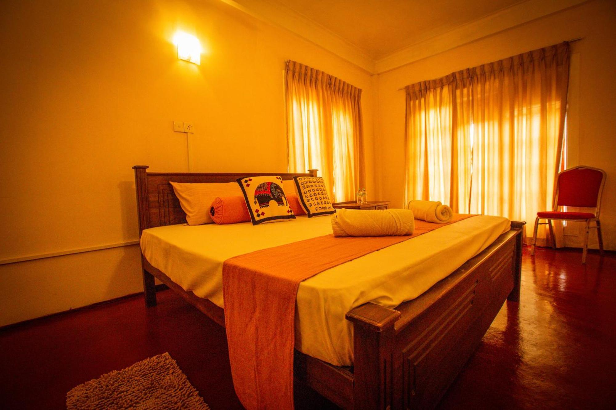 Sunbloom Inn Канді Екстер'єр фото